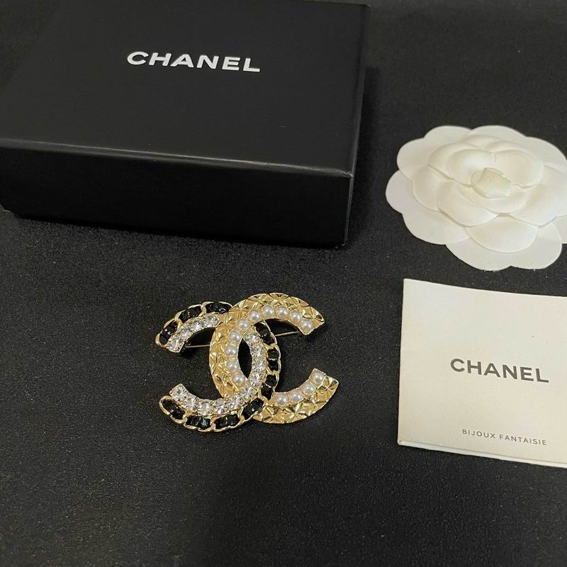 Chanel Brooch 06yxs63